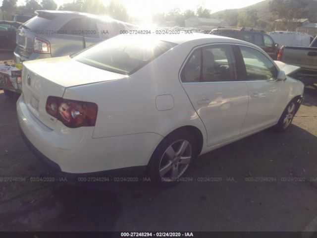 3VWRM71K28M070643 - 2008 VOLKSWAGEN JETTA SE/SEL White photo 4