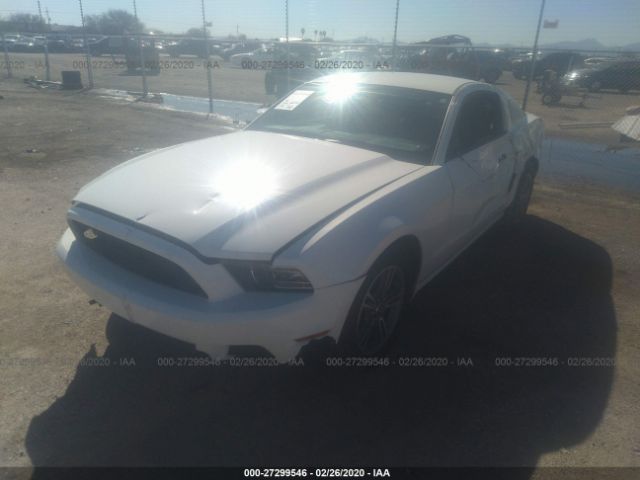 1ZVBP8AM4D5232627 - 2013 FORD MUSTANG  White photo 2