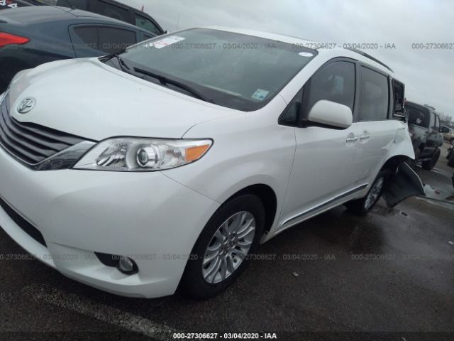 5TDYK3DC2FS599475 - 2015 TOYOTA SIENNA XLE/LIMITED White photo 2