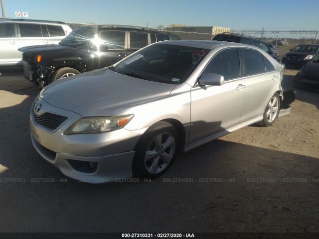 4T1BK3EK1BU621740 - 2011 TOYOTA CAMRY SE/LE/XLE Silver photo 2