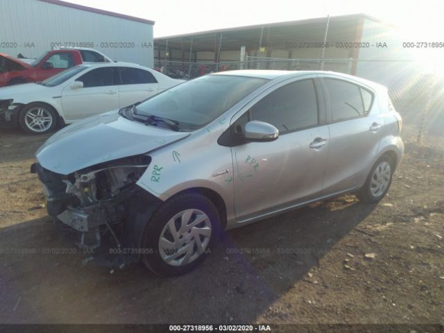 JTDKDTB30F1577636 - 2015 TOYOTA PRIUS C  Silver photo 2