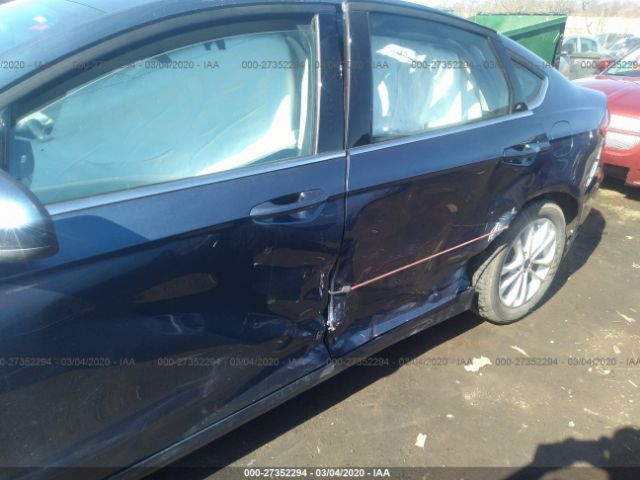 3FA6P0HD8KR133319 - 2019 FORD FUSION SE Blue photo 6