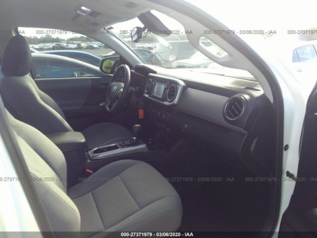 3TMAZ5CN8KM099603 - 2019 TOYOTA TACOMA DOUBLE CAB/SR5/TRD SPORT/ White photo 5