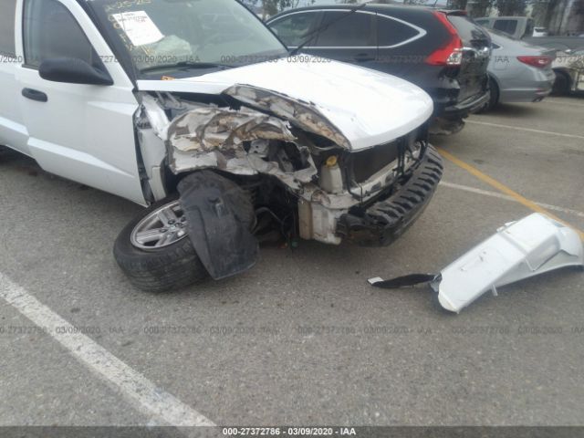 1D7RE3GP4BS714076 - 2011 DODGE DAKOTA SLT White photo 6