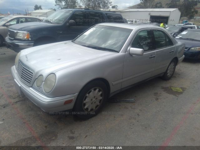 WDBJF55F5VJ031550 - 1997 MERCEDES-BENZ E 320 Silver photo 2