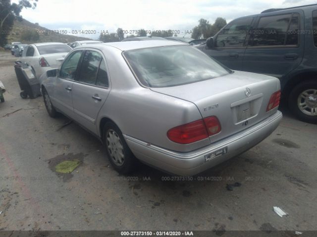 WDBJF55F5VJ031550 - 1997 MERCEDES-BENZ E 320 Silver photo 3