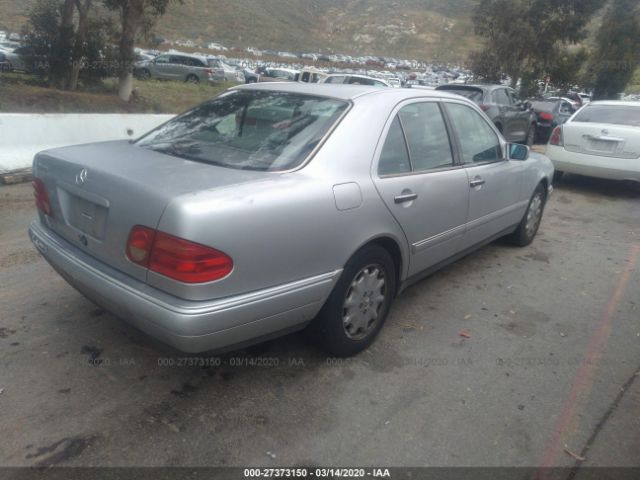 WDBJF55F5VJ031550 - 1997 MERCEDES-BENZ E 320 Silver photo 4