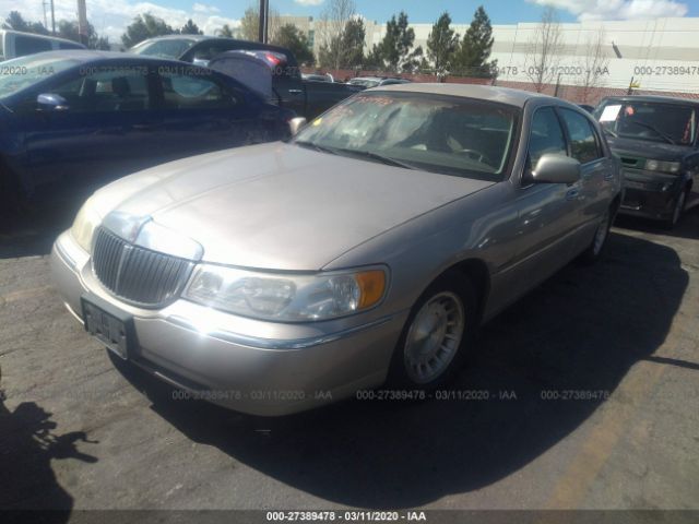 1LNHM81W0XY694611 - 1999 LINCOLN TOWN CAR EXECUTIVE Champagne photo 2