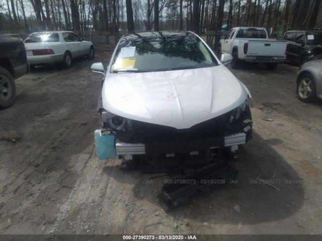 3LN6L2LU7ER815858 - 2014 LINCOLN MKZ HYBRID White photo 6