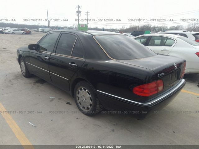 WDBJF65F9WA674846 - 1998 MERCEDES-BENZ E 320 Black photo 3