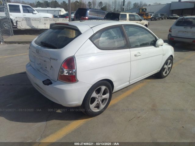 KMHCN36C08U086959 - 2008 HYUNDAI ACCENT SE White photo 4