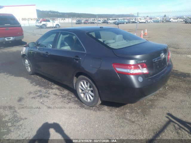 4T4BF3EK4BR105527 - 2011 TOYOTA CAMRY SE/LE/XLE Gray photo 3