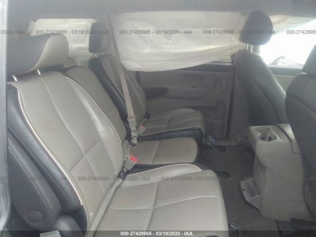 KNDMB5C1XH6230165 - 2017 KIA SEDONA LX Silver photo 8