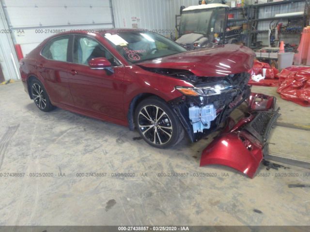 4T1B11HK8JU531776 - 2018 TOYOTA CAMRY L/LE/XLE/SE/XSE Red photo 1