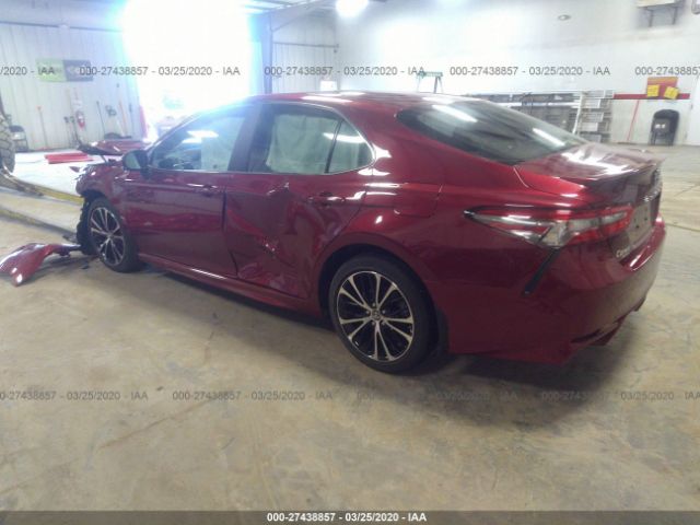 4T1B11HK8JU531776 - 2018 TOYOTA CAMRY L/LE/XLE/SE/XSE Red photo 3