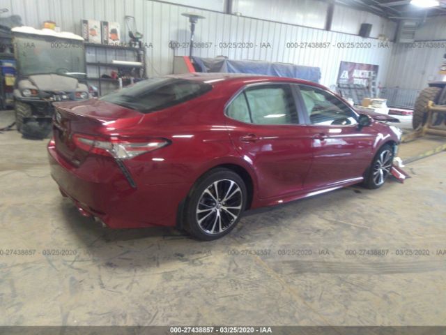 4T1B11HK8JU531776 - 2018 TOYOTA CAMRY L/LE/XLE/SE/XSE Red photo 4