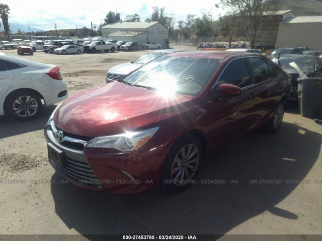 4T1BF1FK9HU711914 - 2017 TOYOTA CAMRY LE/XLE/SE/XSE Red photo 2