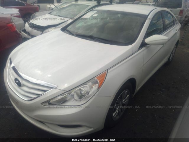 5NPEB4AC8CH320884 - 2012 HYUNDAI SONATA GLS White photo 2