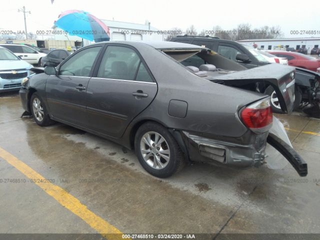 4T1BF32K55U593440 - 2005 TOYOTA CAMRY LE/XLE/SE Gray photo 3