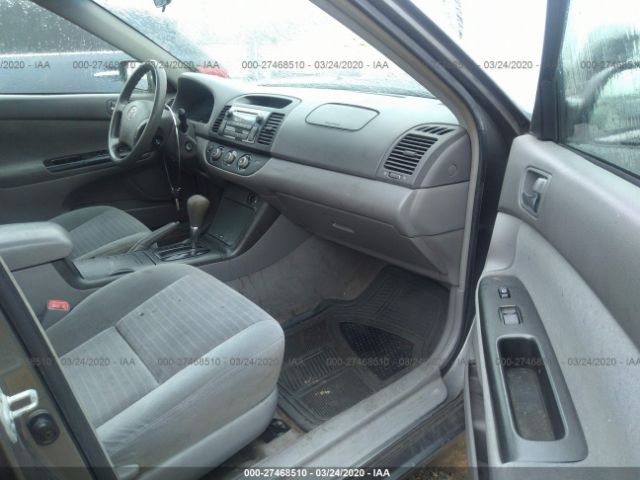 4T1BF32K55U593440 - 2005 TOYOTA CAMRY LE/XLE/SE Gray photo 5