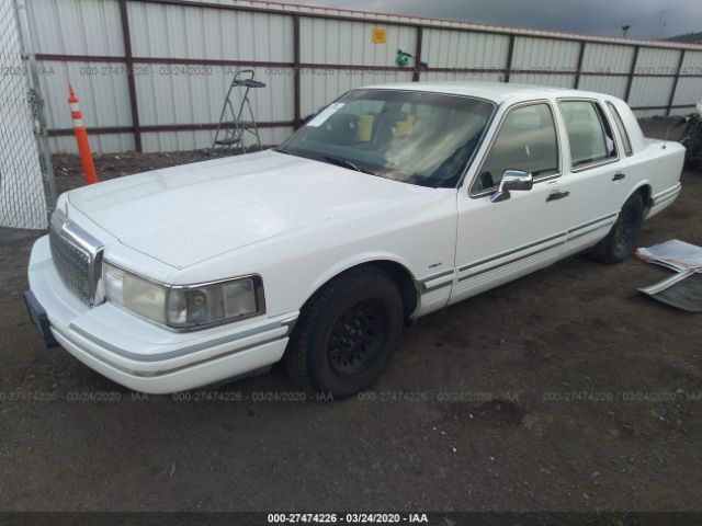 1LNLM82W0RY704632 - 1994 LINCOLN TOWN CAR SIGNATURE/TOURNAMENT White photo 2