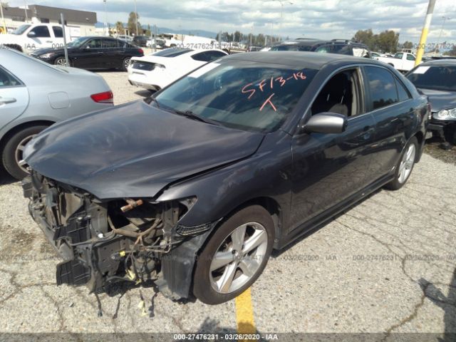 4T1BF3EK1BU172144 - 2011 TOYOTA CAMRY SE/LE/XLE Gray photo 2