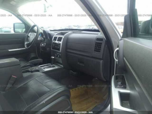 1D8GU58617W732817 - 2007 DODGE NITRO R/T Silver photo 5