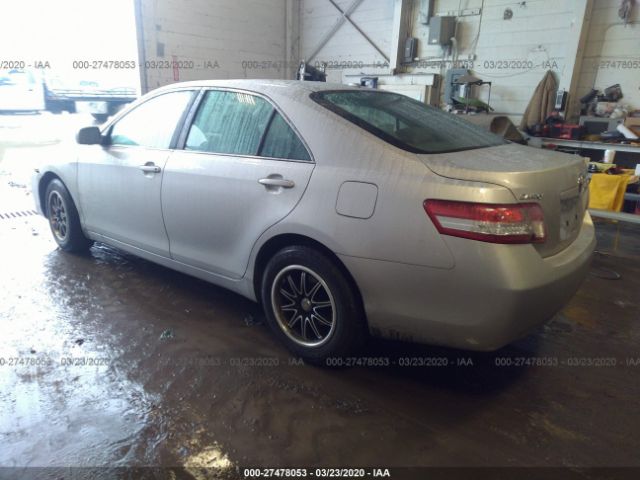 4T1BF3EK5BU152821 - 2011 TOYOTA CAMRY SE/LE/XLE Silver photo 3