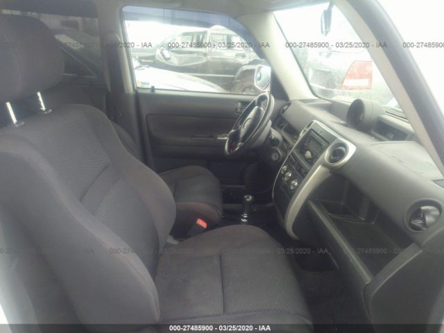 JTLKT334840132529 - 2004 TOYOTA SCION XB Weiß Foto 5