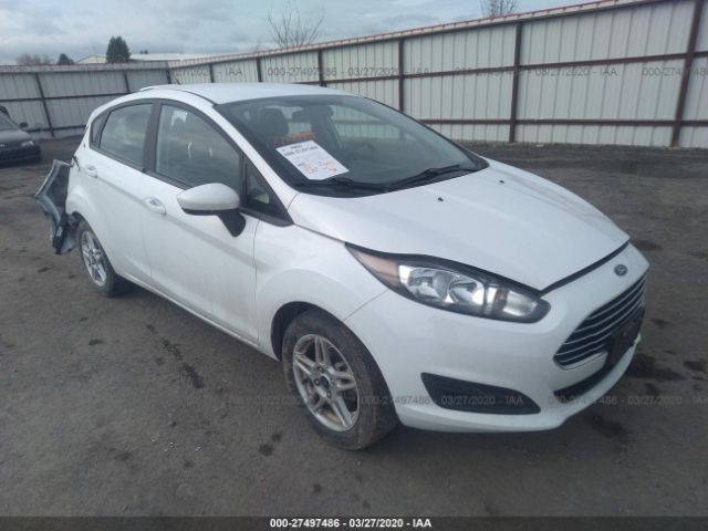 3FADP4EJ2HM159882 - 2017 FORD FIESTA SE White photo 1