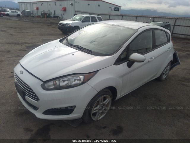 3FADP4EJ2HM159882 - 2017 FORD FIESTA SE White photo 2