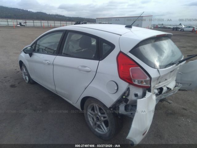 3FADP4EJ2HM159882 - 2017 FORD FIESTA SE White photo 3