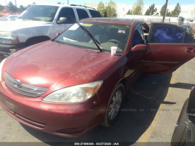 JTDBE32K220064845 - 2002 TOYOTA CAMRY LE/XLE/SE Red photo 2