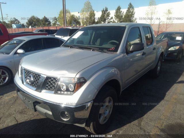 1N6AD07U66C466053 - 2006 NISSAN FRONTIER CREW CAB LE/SE/OFF ROAD Silver photo 2