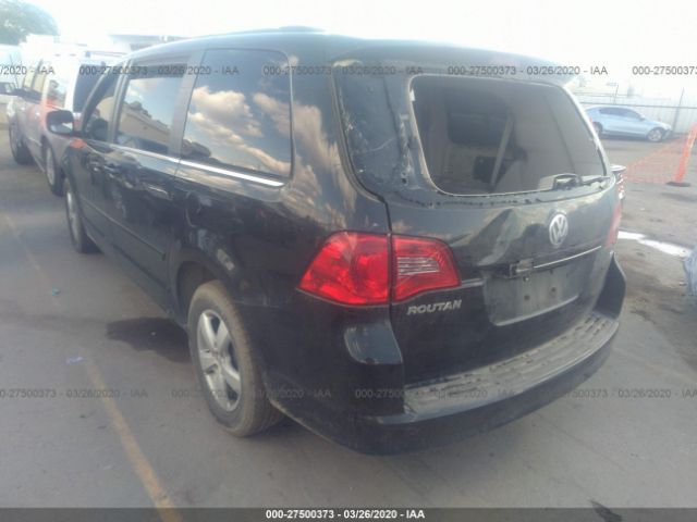 2V4RW3DG6BR643451 - 2011 VOLKSWAGEN ROUTAN SE Black photo 3