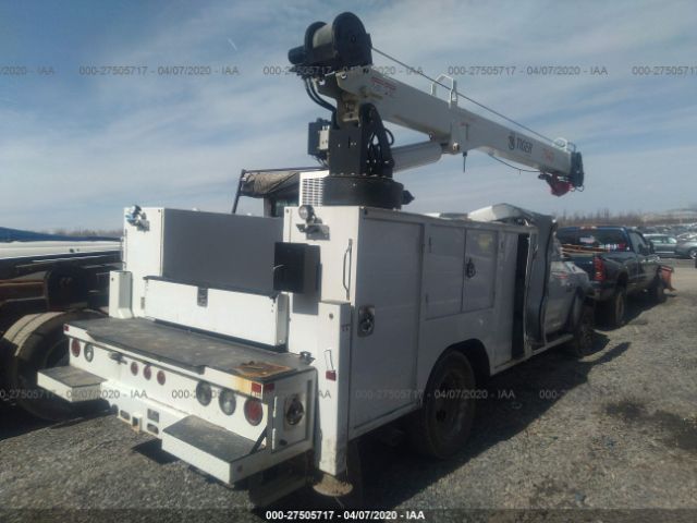 3C7WRNBL9JG263639 - 2018 RAM 5500  White photo 4