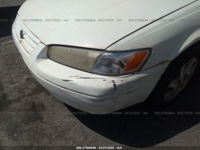 JT2BF22K4V0002870 - 1997 TOYOTA CAMRY LE/XLE White photo 6