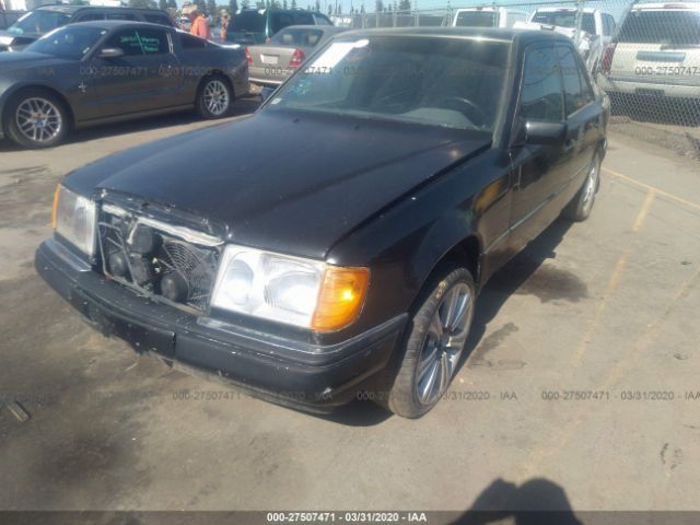 WDBEA32E4RC046129 - 1994 MERCEDES-BENZ E 320 Black photo 2