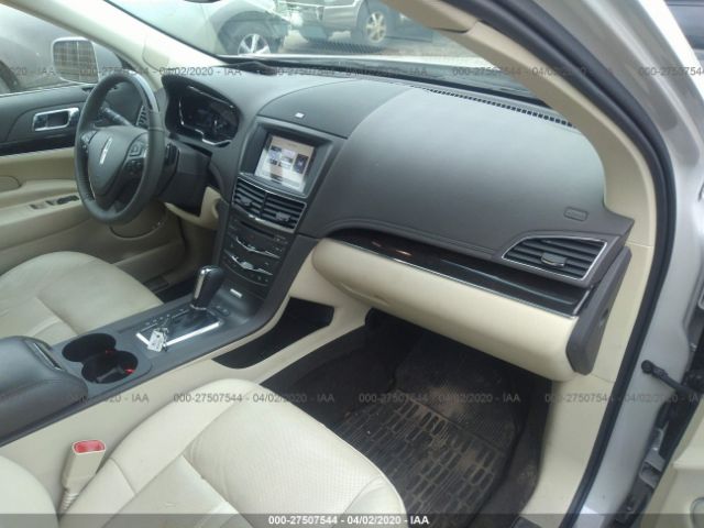 2LMHJ5AT6KBL03758 - 2019 LINCOLN MKT  Beige photo 5