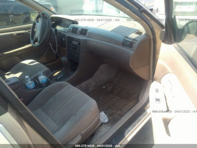 JT2BG28K510605082 - 2001 TOYOTA CAMRY LE/XLE ოქროსფერი ფოტო 5