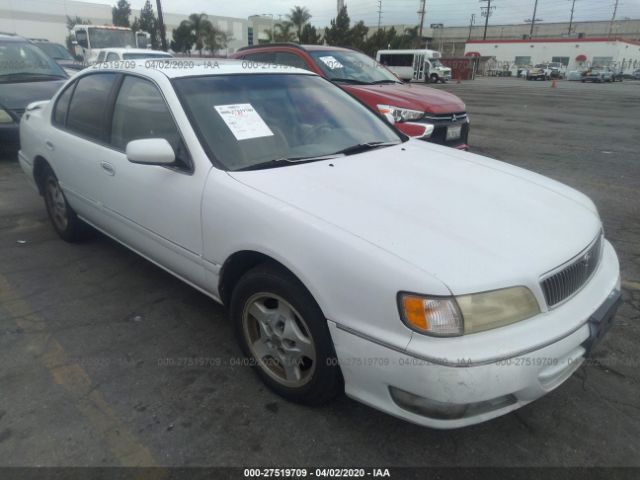 JNKCA21A1WT612307 - 1998 INFINITI I30  White photo 1