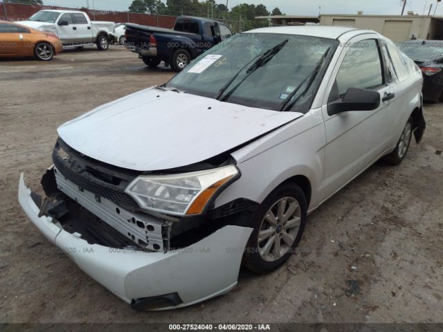 1FAHP32N98W261487 - 2008 FORD FOCUS S/SE White photo 2