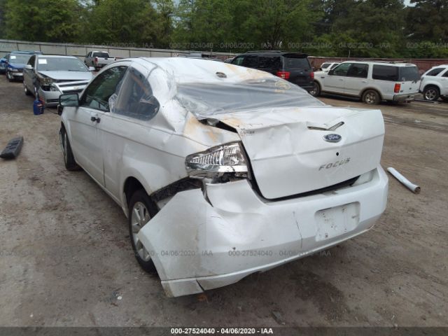 1FAHP32N98W261487 - 2008 FORD FOCUS S/SE White photo 3