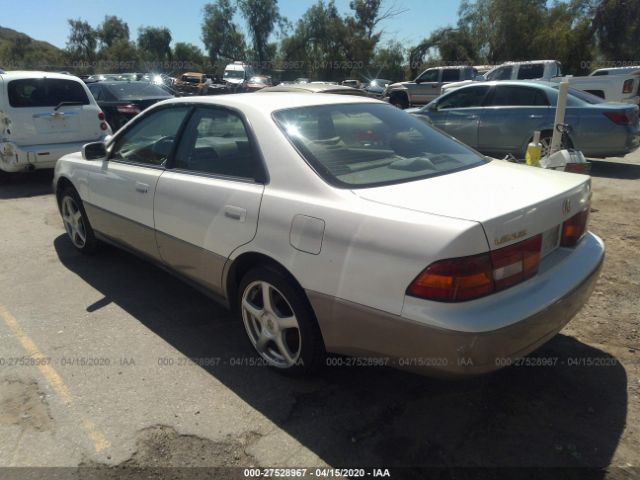 JT8BF22G6V0004928 - 1997 LEXUS ES 300 White photo 3