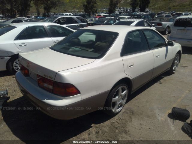 JT8BF22G6V0004928 - 1997 LEXUS ES 300 White photo 4