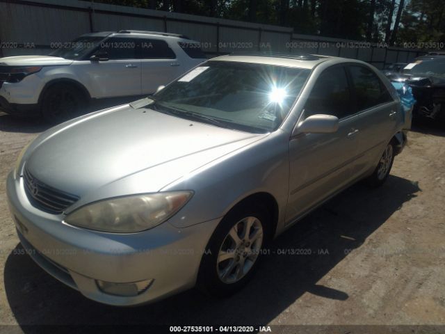 JTDBF32K950165768 - 2005 TOYOTA CAMRY LE/XLE/SE Silver photo 2