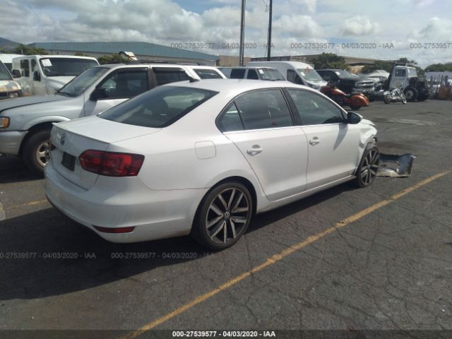 3VW4T7AJ9EM371135 - 2014 VOLKSWAGEN JETTA GLI White photo 4