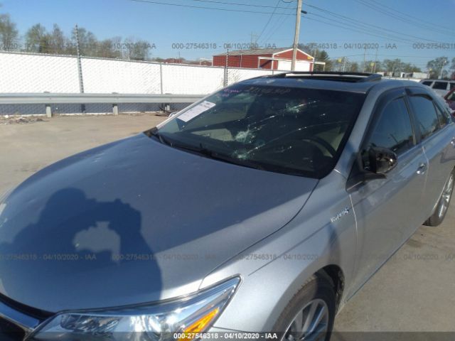 4T1BD1FK9HU215355 - 2017 TOYOTA CAMRY HYBRID/LE/XLE/SE Silver photo 6