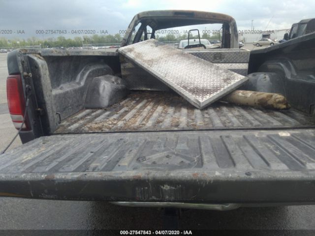 1B7GG42N42S677313 - 2002 DODGE DAKOTA SLT Gray photo 8