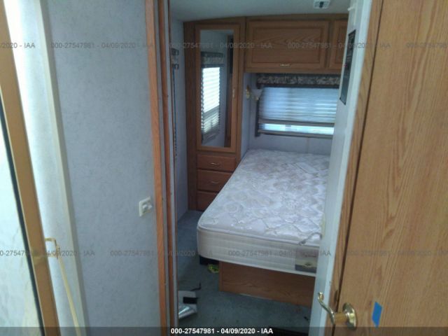 5B4LP57G333362874 - 2003 WORKHORSE CUSTOM CHASSIS MOTORHOME CHASSIS P3500 Unknown photo 8